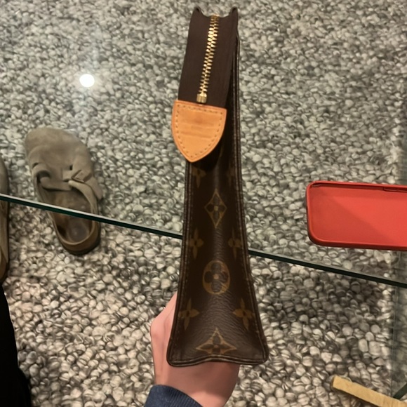 Louis Vuitton Monogram Toiletry Pouch 26 - Picture 6 of 10